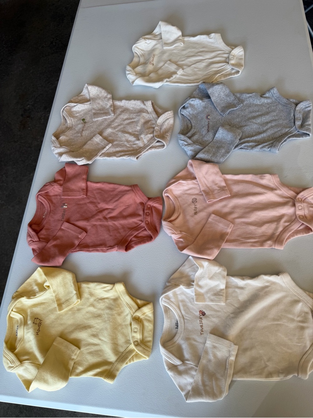Cute 7-piece Days of the Week baby bodysuit set. (Like new)